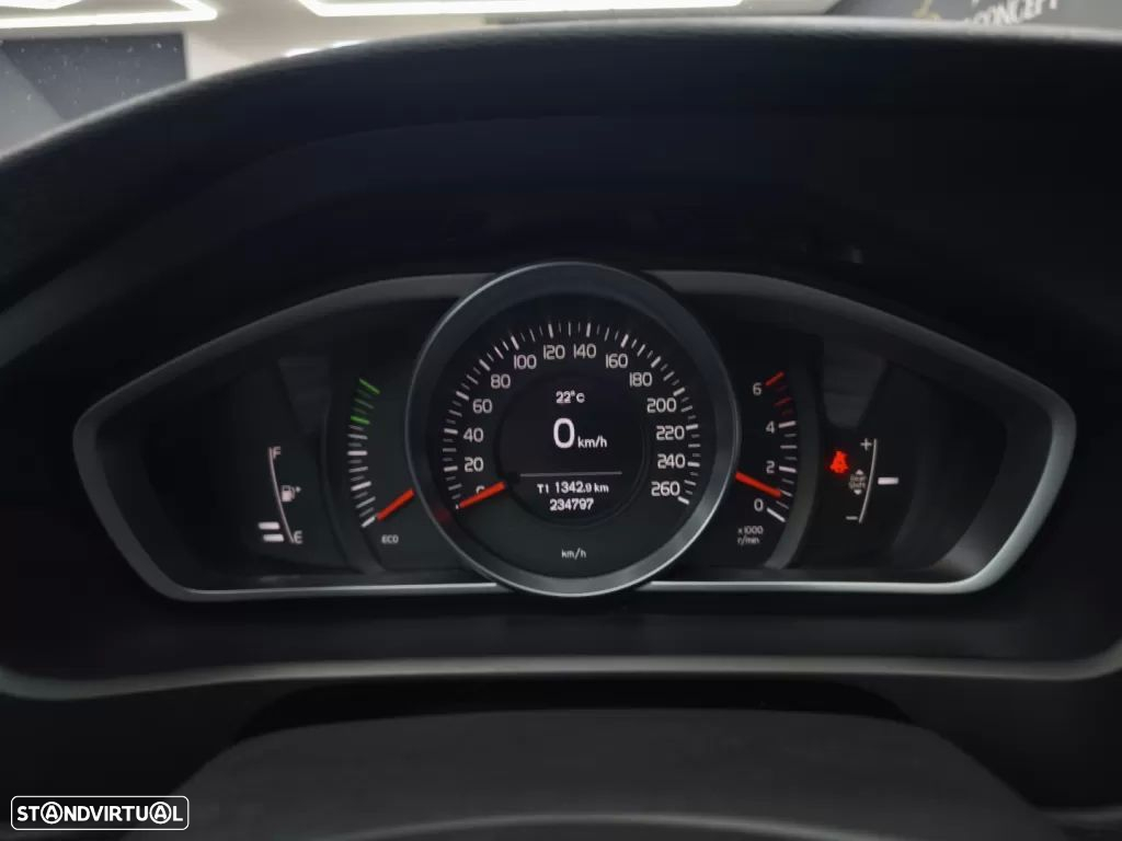 Volvo V40 1.6 D2 Momentum Eco - 28