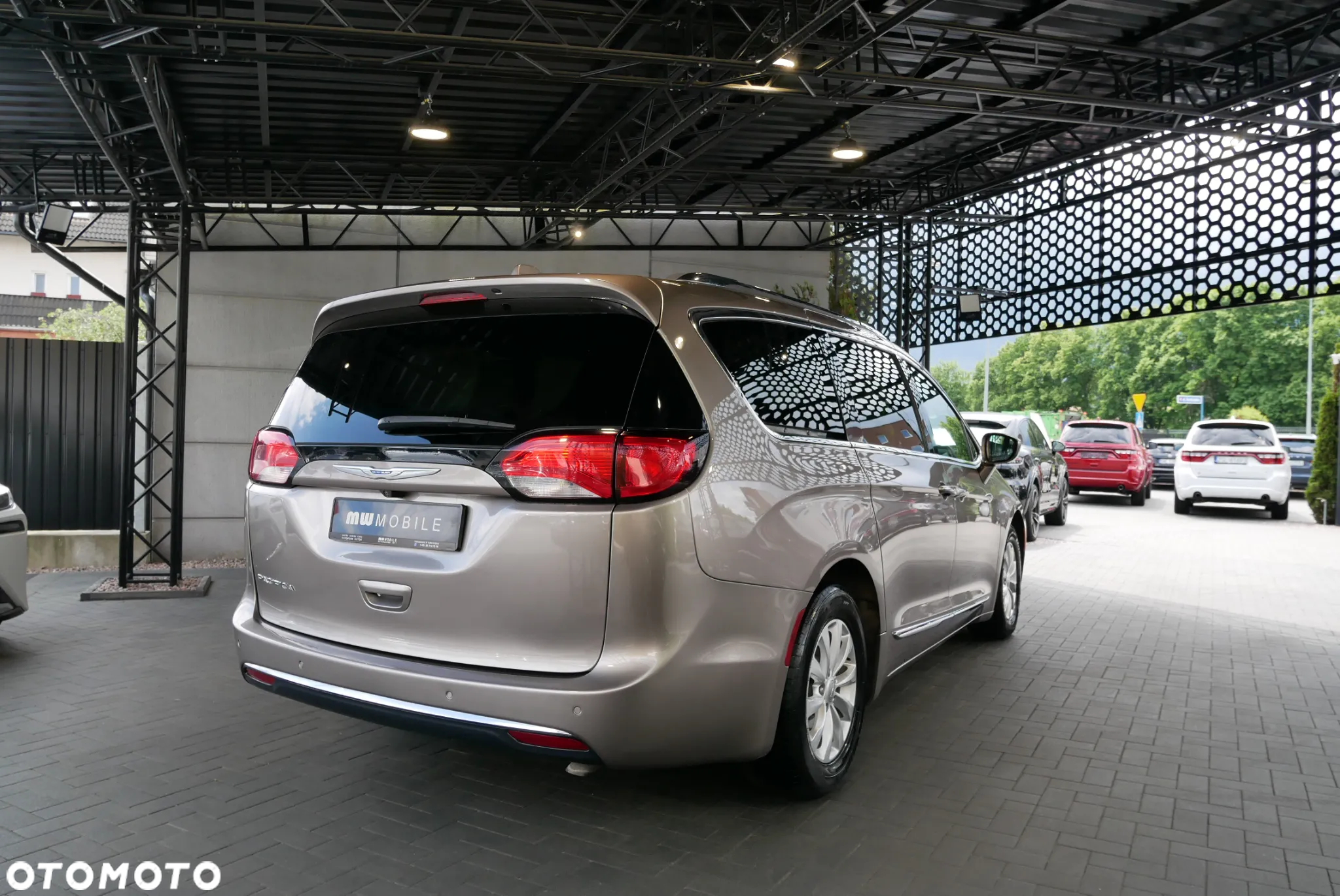 Chrysler Pacifica - 3