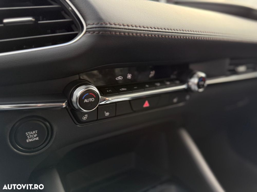 Mazda 3 e-SKYACTIV-X 186 M HYBRID CENTRE-LINE - 16