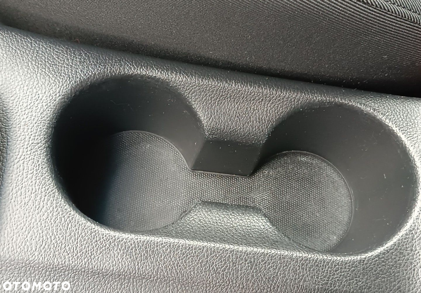 Kia Carens - 25