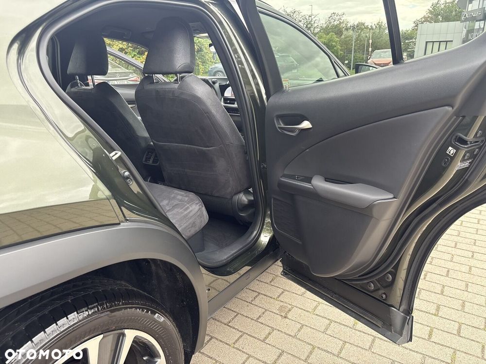 Lexus UX 300h Business - 16