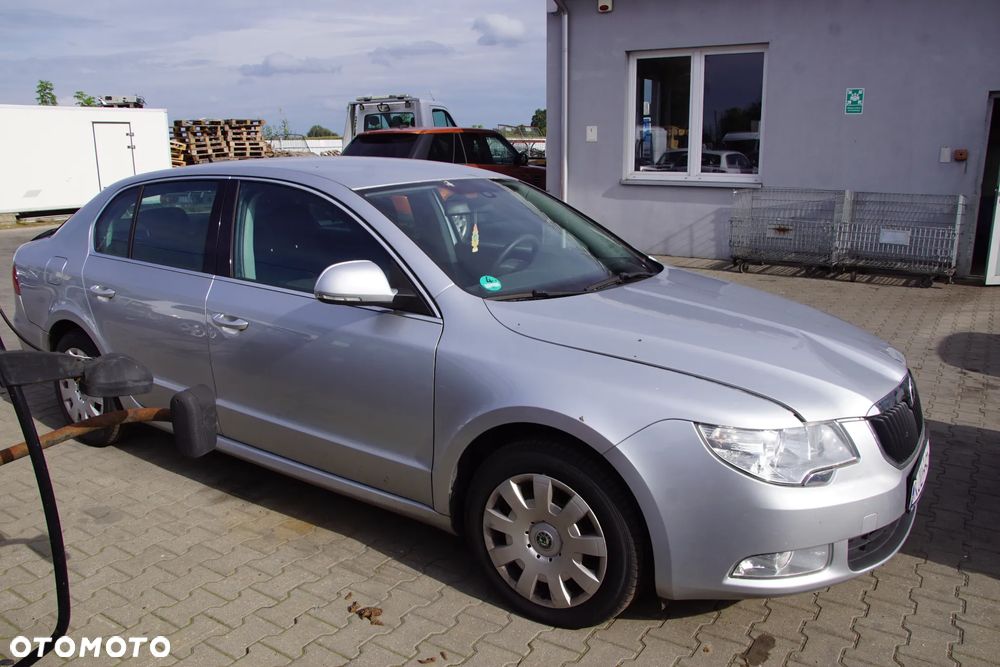 Auto na części - Skoda Superb II 2.0 TDI 140 KM BMP KXX LA7W 2009R Silnik Skrzynia Drzwi Błotnik Zderzak Lampa Lusterko Klamka Szyba Deska Kokpit Sterownik Moduł Czujnik Licznik Panel Kierownica - 8