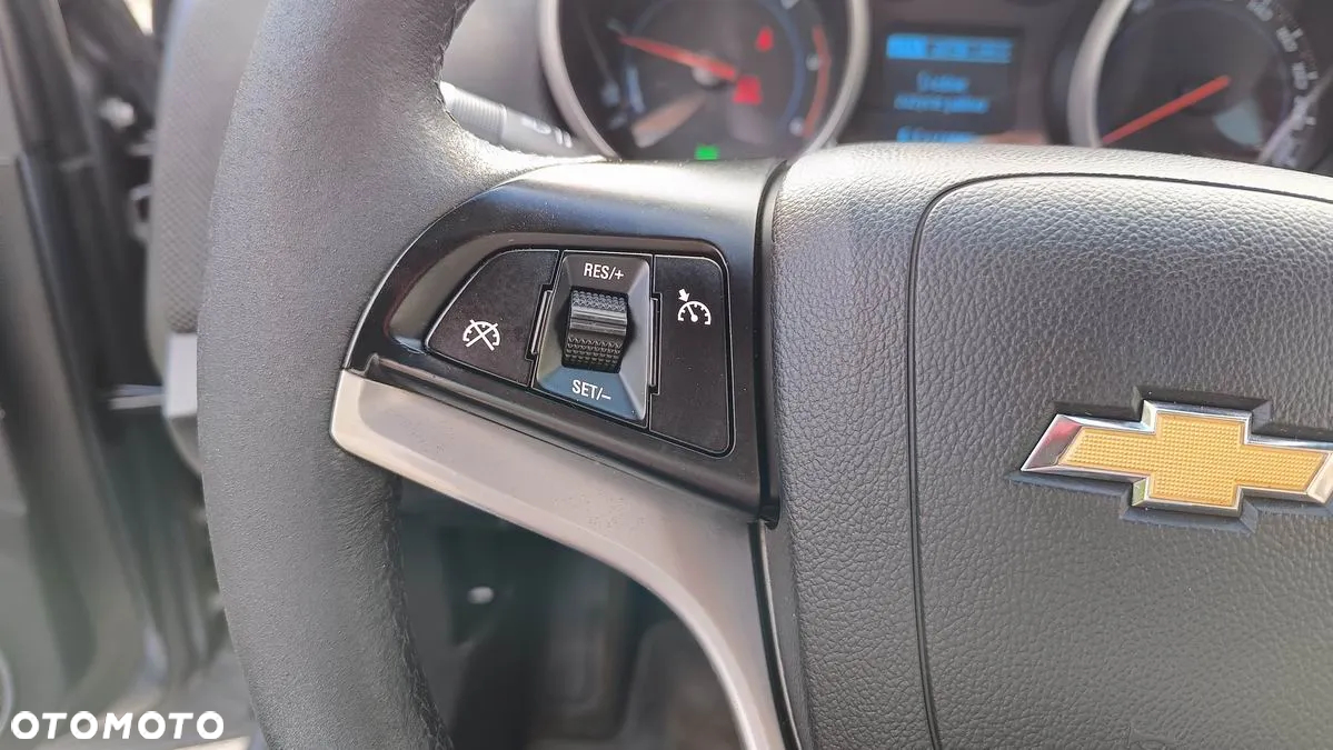 Chevrolet Cruze 1.7 LT - 33