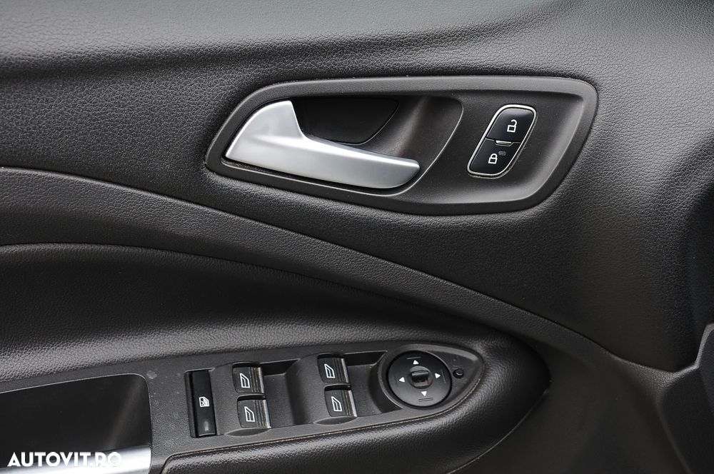 Ford Kuga 2.0 TDCi 4WD Powershift ST-Line - 12
