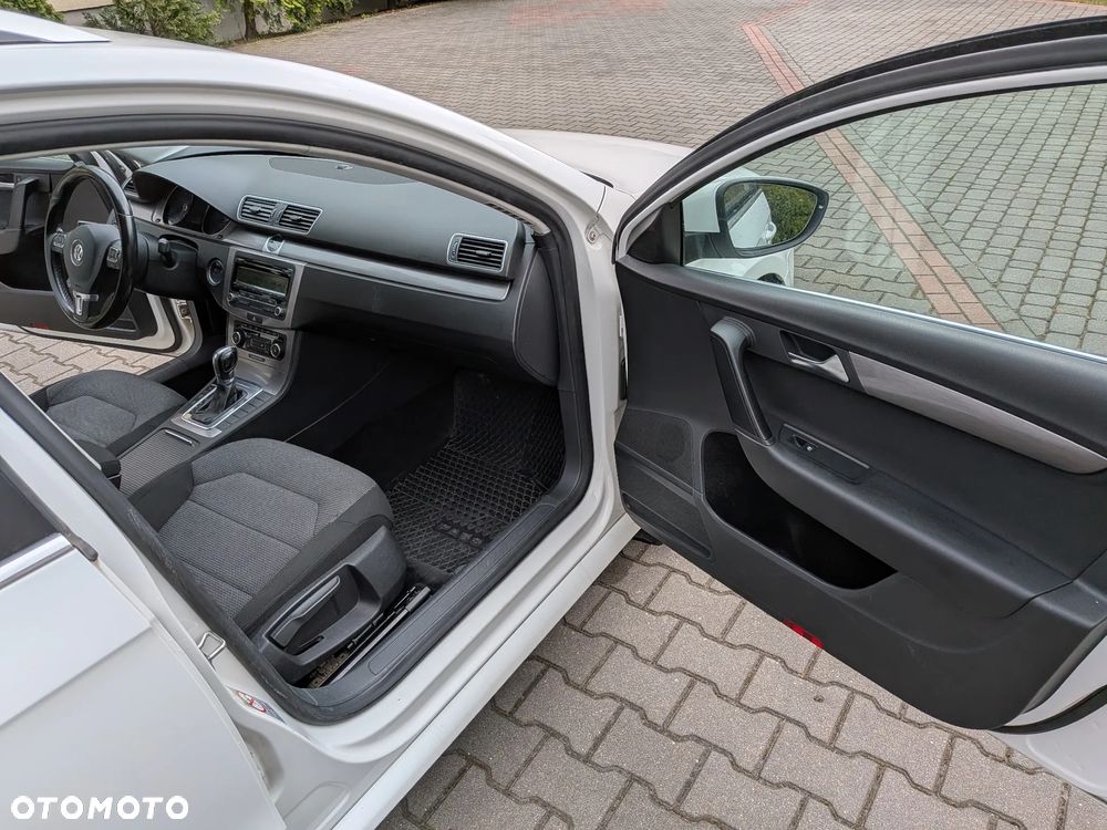 Volkswagen Passat - 11