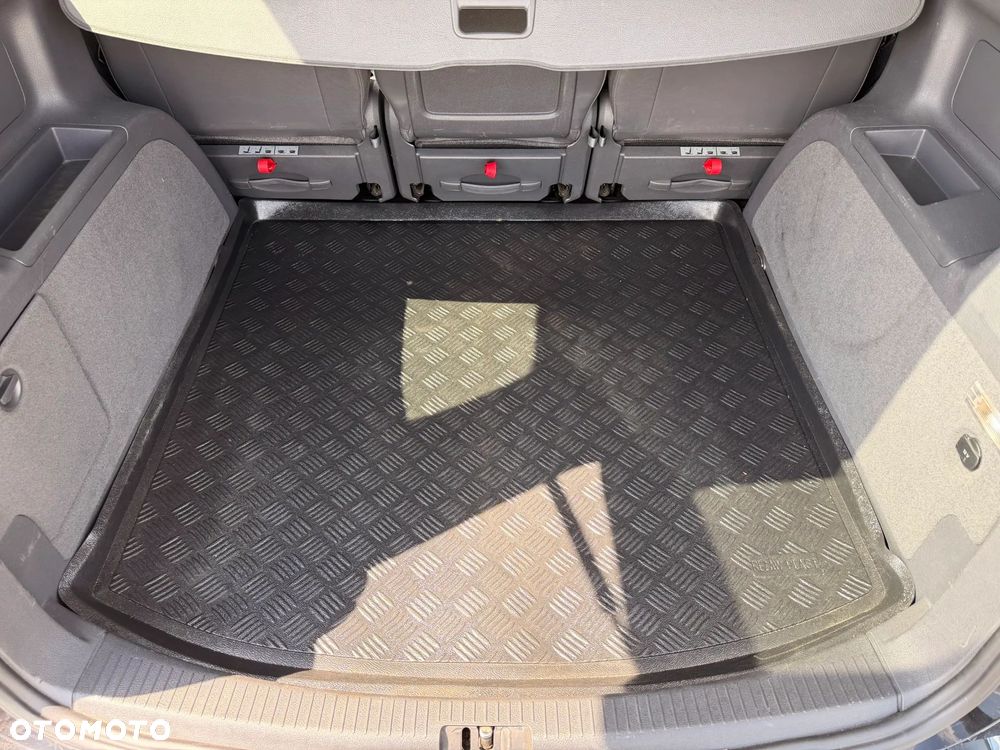 Volkswagen Touran 2.0 TDI DPF DSG Highline - 12