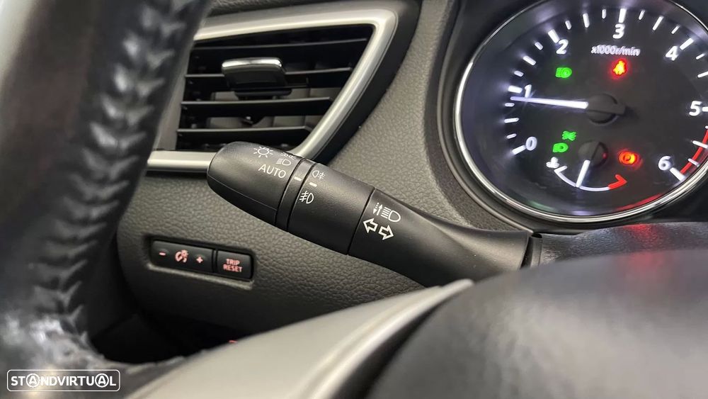 Nissan Qashqai 1.5 dCi N-Connecta 18 - 25