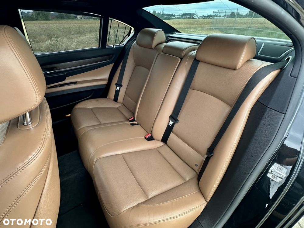 BMW Seria 7 750d xDrive - 29