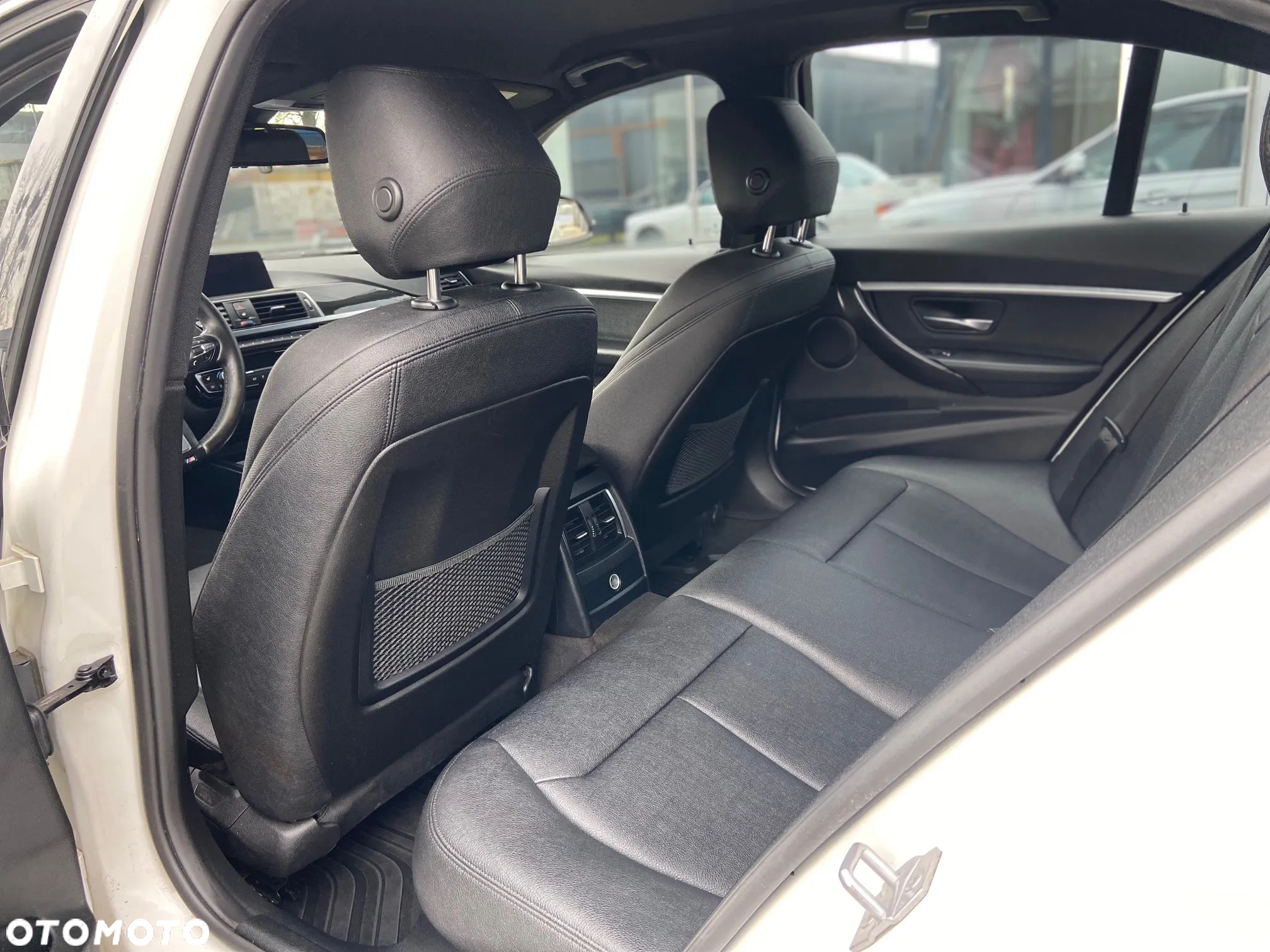 BMW Seria 3 330e M Sport sport - 14