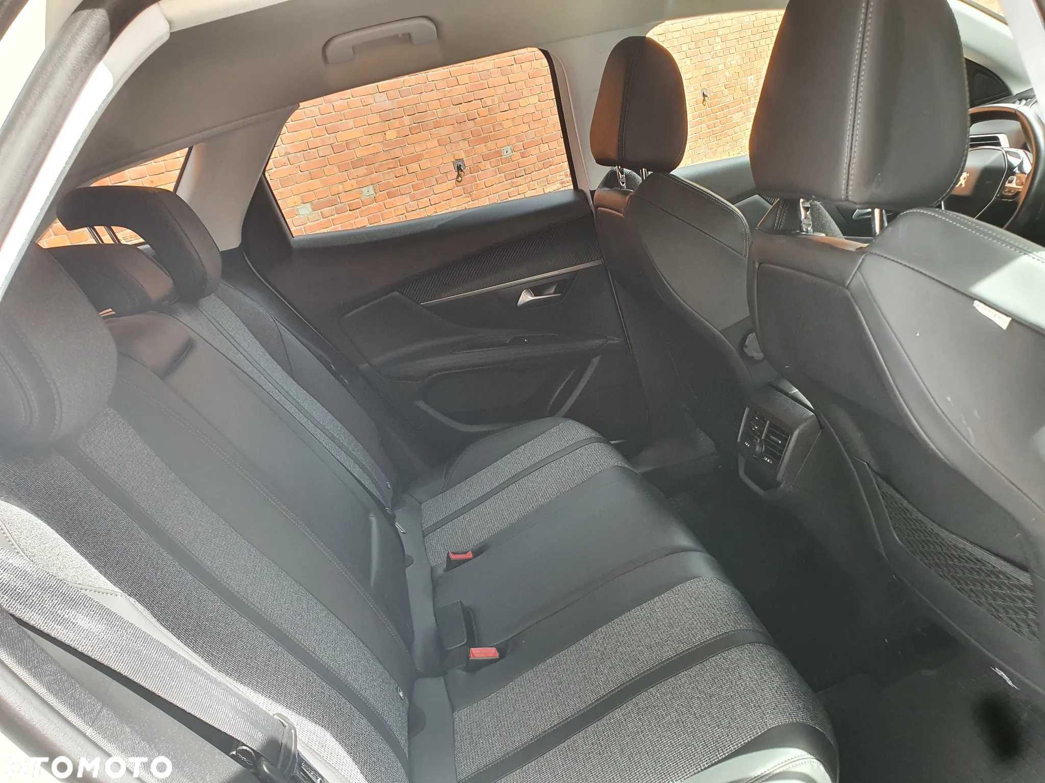 Peugeot 3008 1.2 PureTech Allure S&S EAT8 - 12