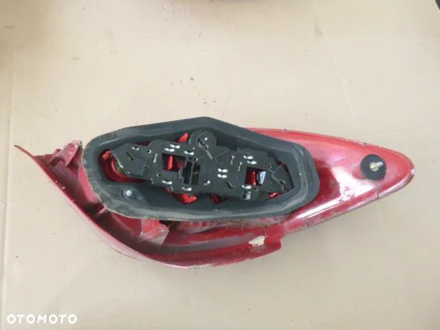 LAMPA PRAWY TYŁ PRAWA TYLNA PEUGEOT 307 HB 01-05 - 11