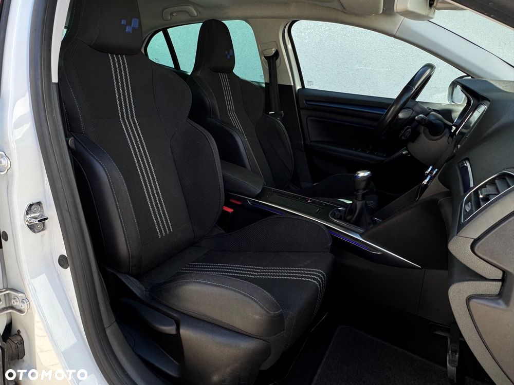 Renault Megane TCe 140 GPF GT LINE - 29