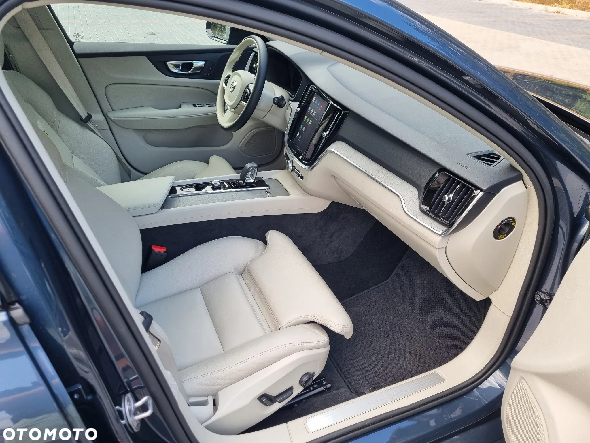 Volvo V60 T4 R-Design - 4