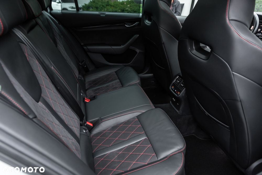 Skoda Octavia 2.0 TDI DSG RS Plus - 9