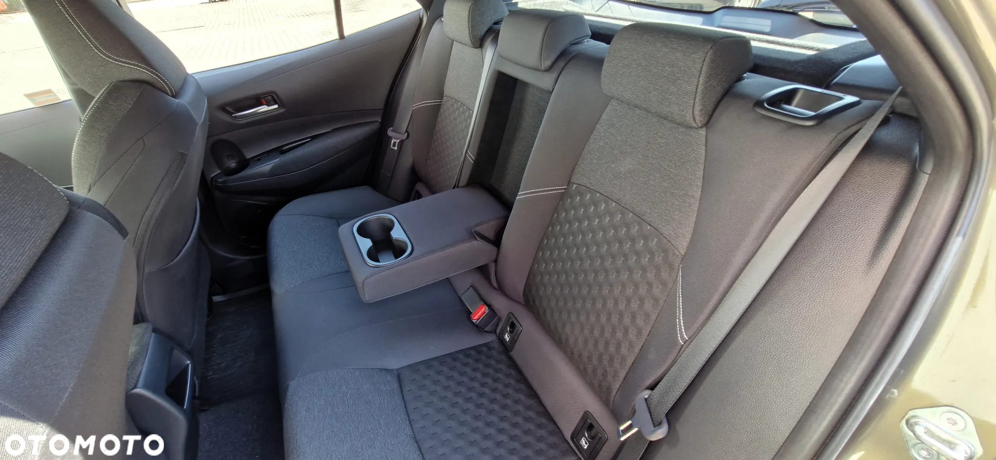 Toyota Corolla 1.8 Hybrid Comfort - 19