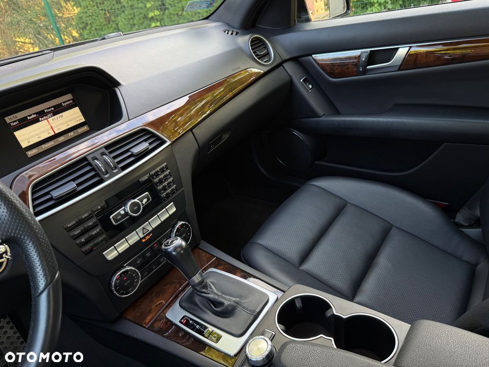Mercedes-Benz Klasa C 250 CGI Automatik BlueEFFICIENCY SPORT EDITION - 21