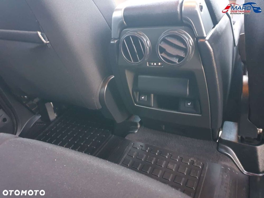 Land Rover Discovery 3.0 TD V6 S - 27