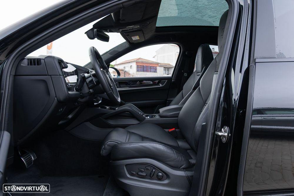Porsche Cayenne Coupé Turbo E-Hybrid - 21