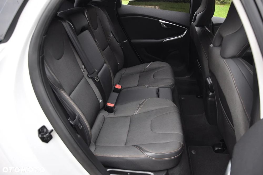 Volvo V40 Cross Country - 28