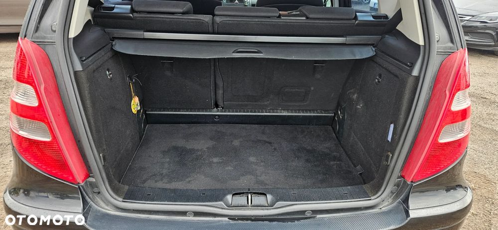 Mercedes-Benz Klasa A 150 Classic Edition 10 - 12