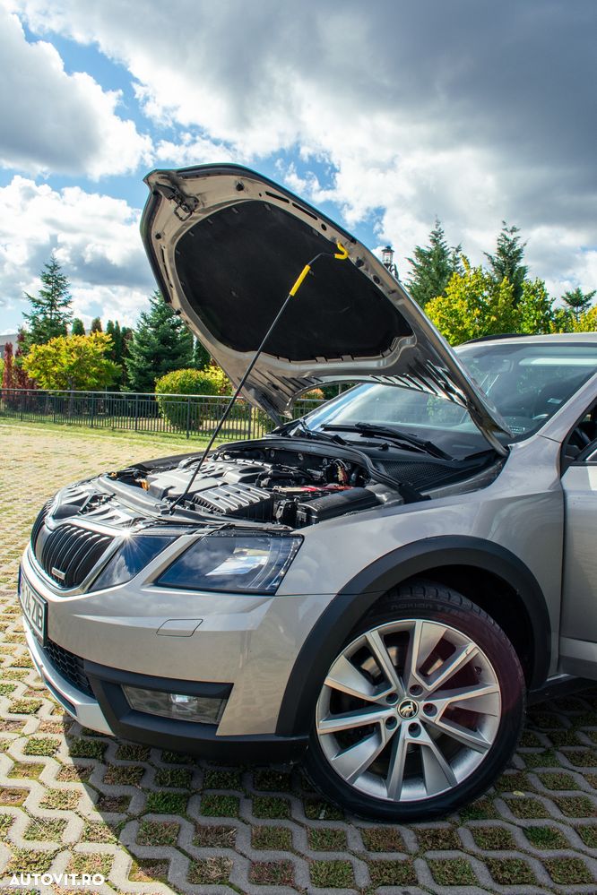 Skoda Octavia Combi 2.0 TDI 4x4 DSG Scout - 4