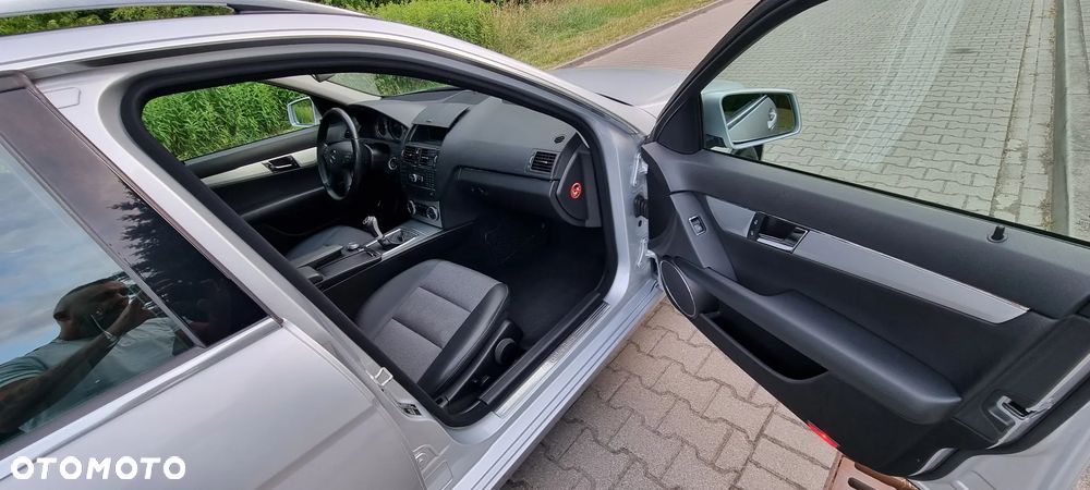 Mercedes-Benz Klasa C 200 Avantgarde Edition - 11