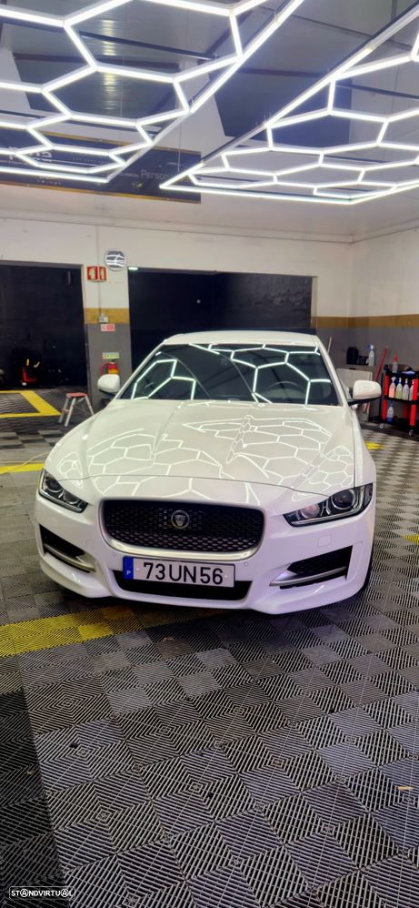 Jaguar XE 2.0 D R-Sport Aut. - 3