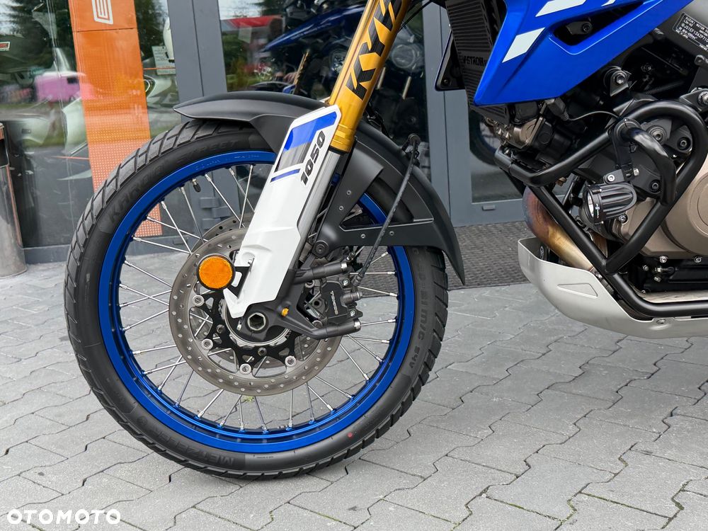 Suzuki V-STROM - 32