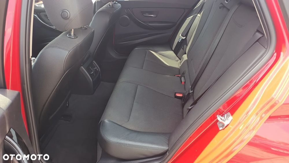 BMW Seria 3 318d Luxury Line - 21