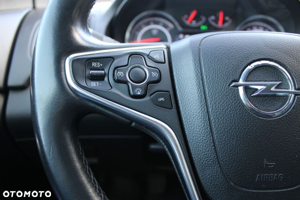 Opel Insignia - 38