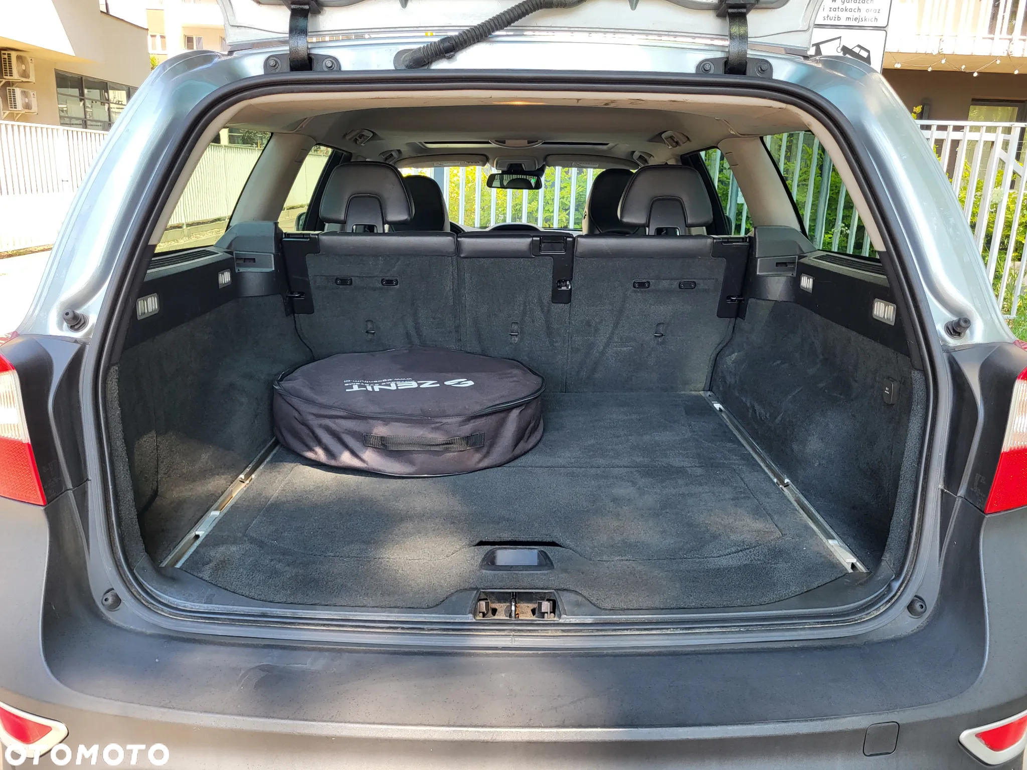 Volvo XC 70 T6 AWD Momentum - 25