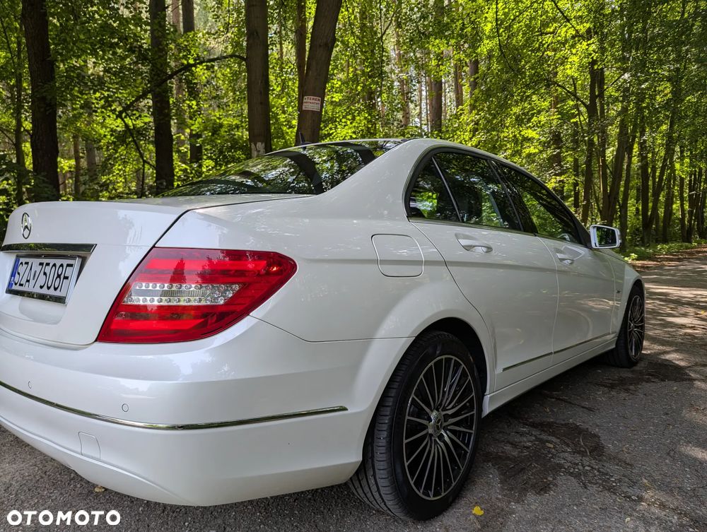Mercedes-Benz Klasa C 200 CGI BlueEff Avantgarde - 13