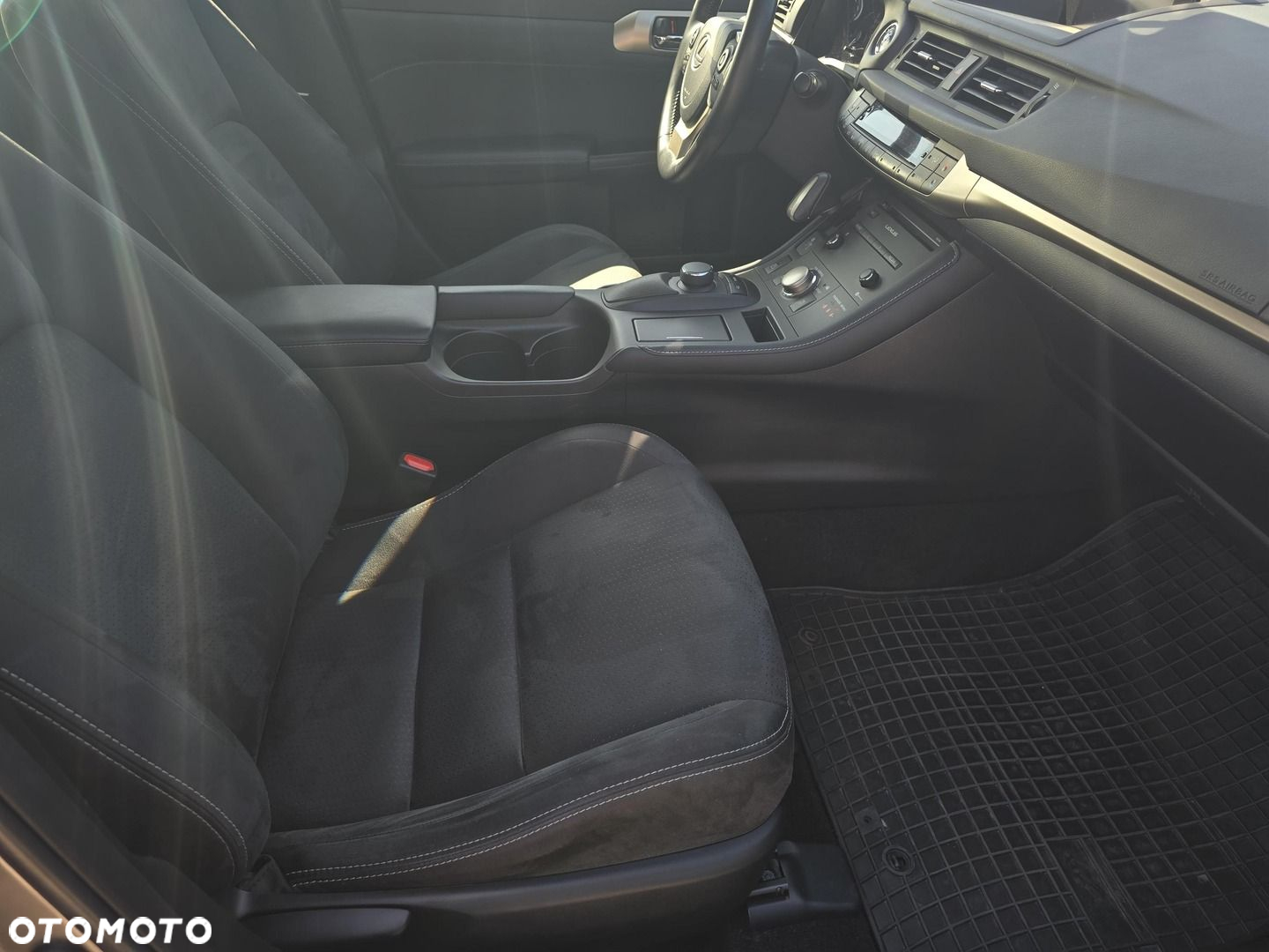 Lexus CT - 9