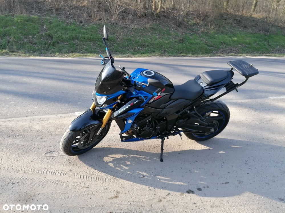 Suzuki GSX - 2