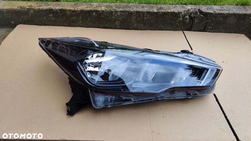 Nissan Micra K14 17- Lampa Prawa Zwykła z LED DRL  Czarny Środek Oryginał Europa