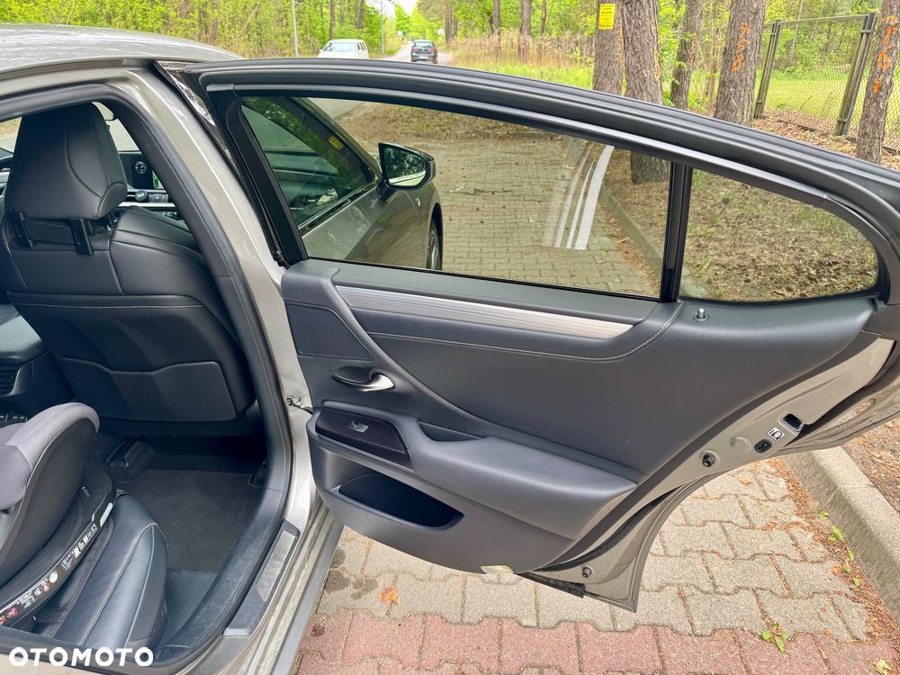Lexus ES 300h F Sport - 15