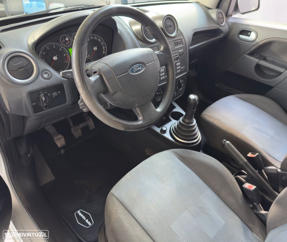 Ford Fiesta 1.25 Ghia - 11