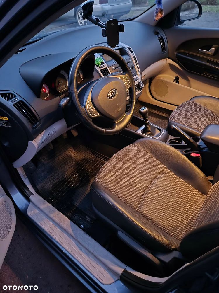 Kia Ceed - 7