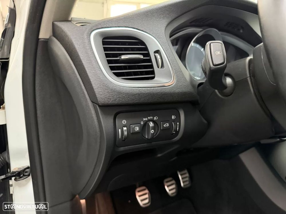 Volvo V40 D2 Momentum - 16