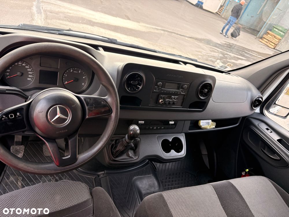 Mercedes-Benz Sprinter - 14