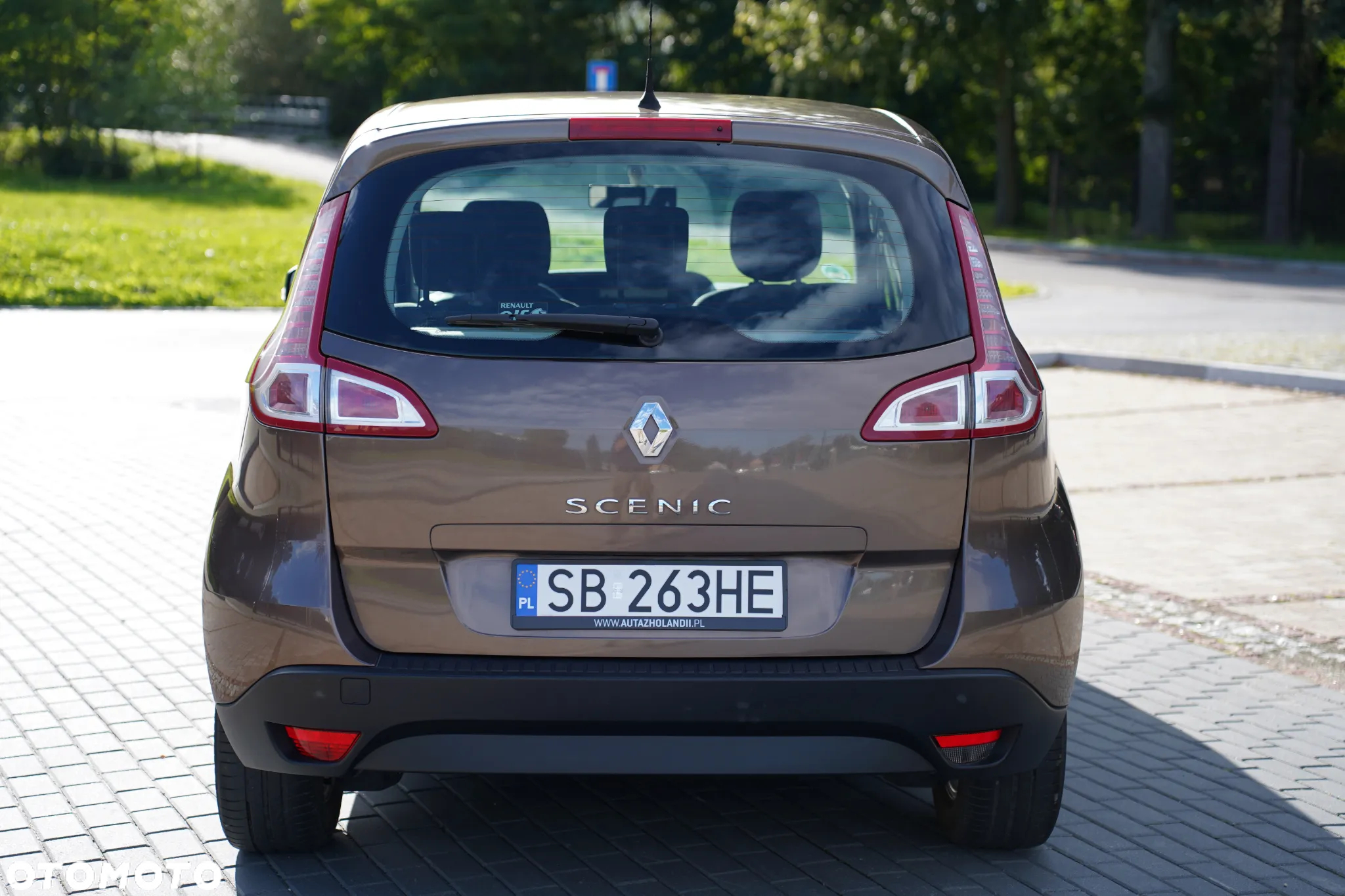 Renault Scenic 1.6 16V 110 Authentique - 11