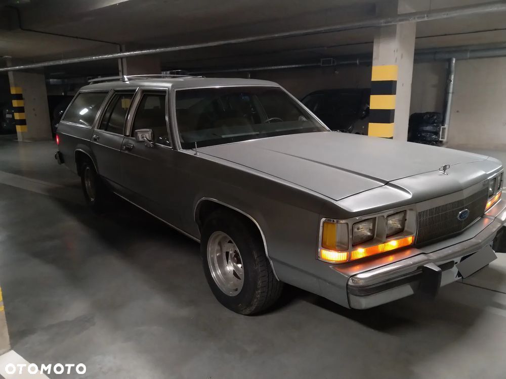 Ford Crown - 8