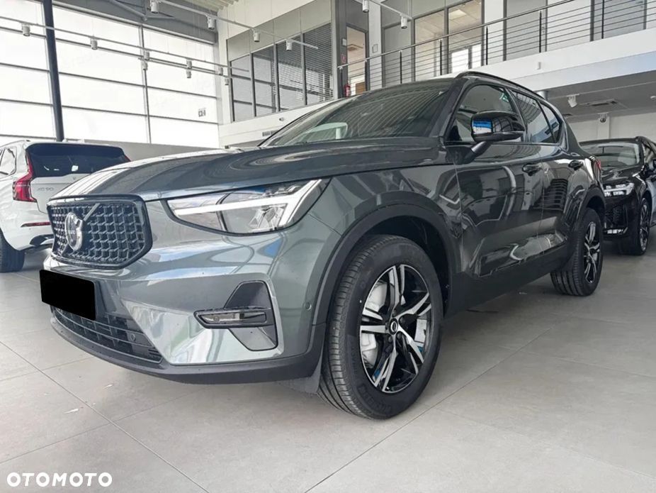 Volvo XC 40 B3 Plus Dark - 2