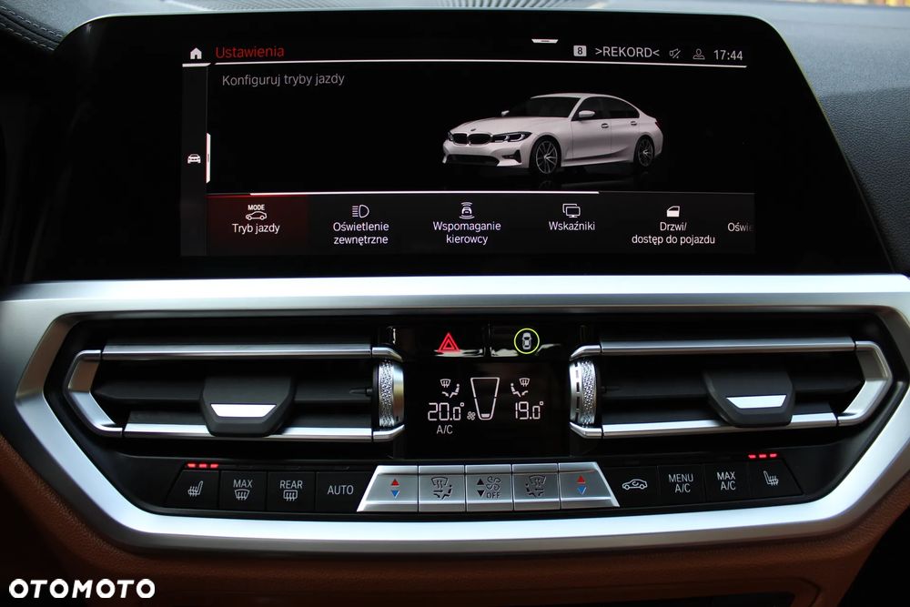 BMW Seria 3 320i xDrive Sport Line - 27