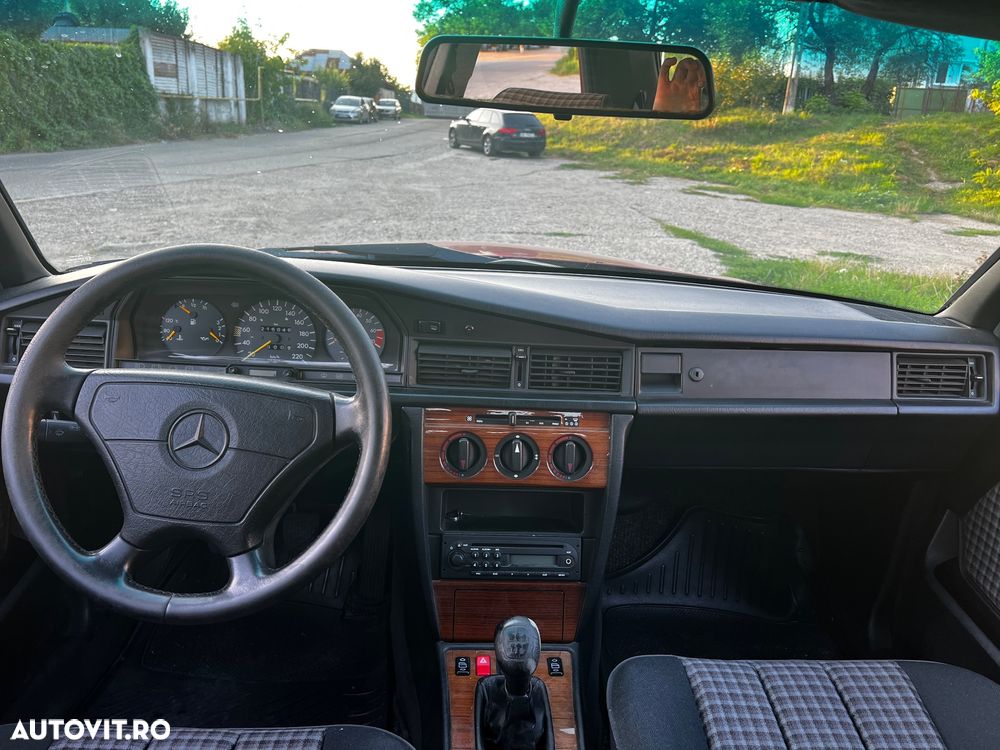 Mercedes-Benz 190 - 8