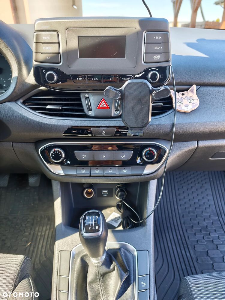 Hyundai i30 1.5 DPI Classic + - 10