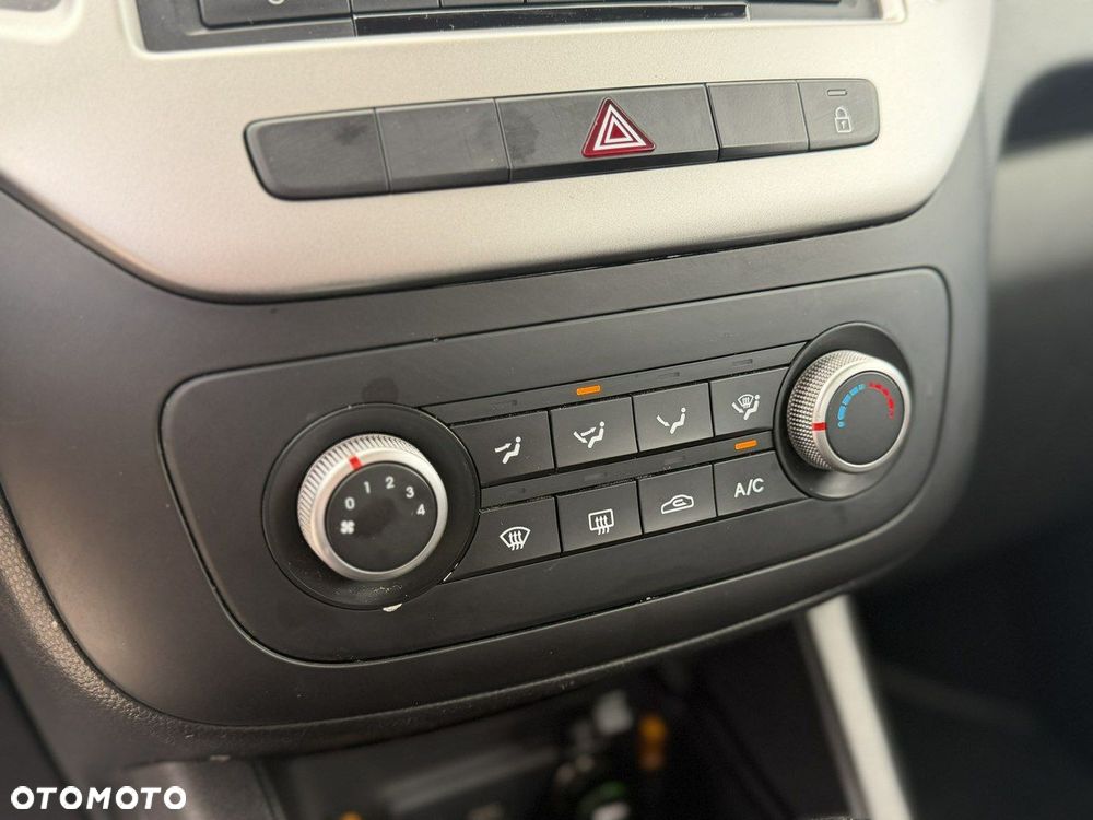 Kia Venga - 25