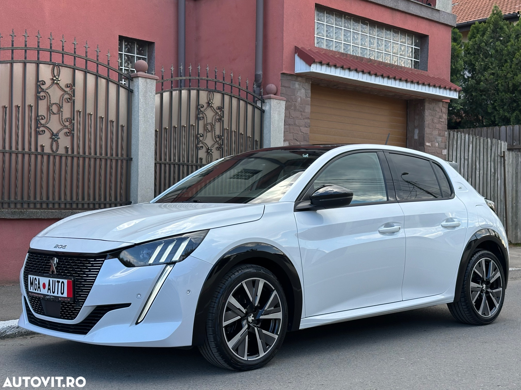 Peugeot 208 PureTech 130 EAT8 GT - 10