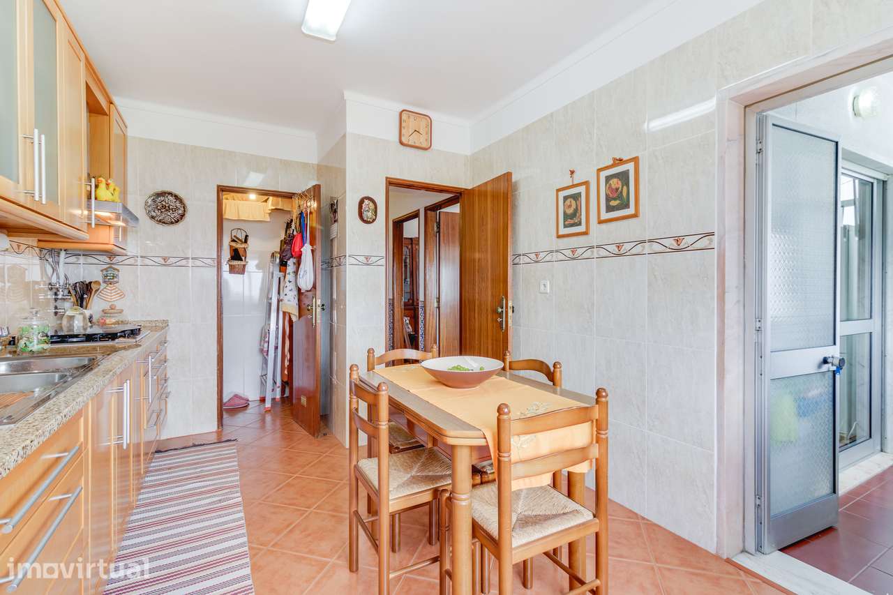 APARTAMENTO T3 | VARANDA FECHADA | ARRECADAÇÃO | SEIXAL - Grande imagem: 4/28