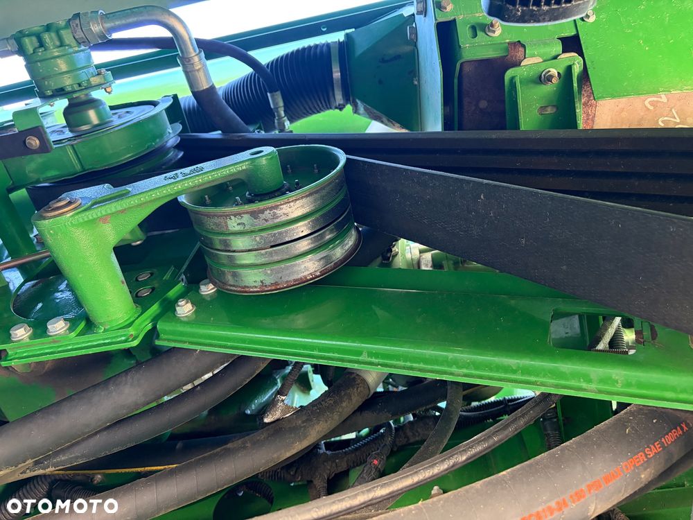 John Deere S680i - 38